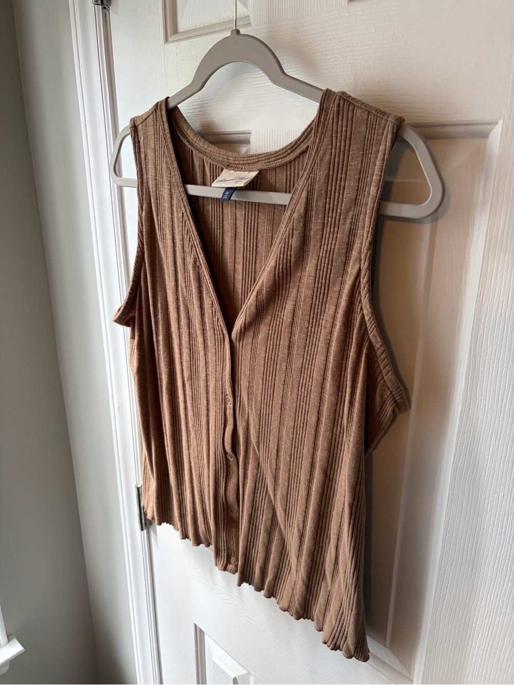 Universal Thread Ribbed Button-Front V-Neck Tank in Brown/Tan - Picture 2 of 5